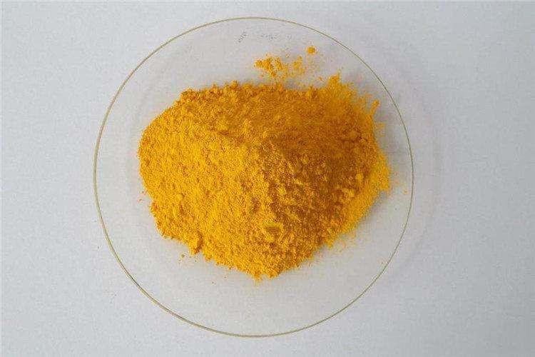 碱性嫩黄染料具有优良的水溶性和极高的着色力，它在染液中带阳电荷，能直接被蛋白质纤维染着